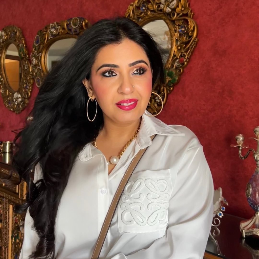 Beauty & Wardrobe in Delhi – Wedding Guests Beauty Bar – logo