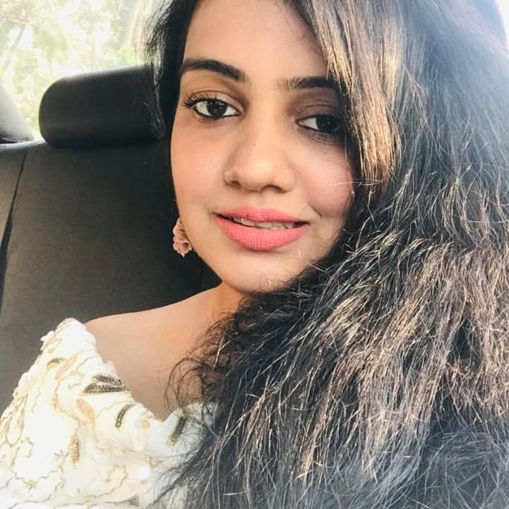 Beauty & Wardrobe in Mumbai – Akshaa Shah – logo