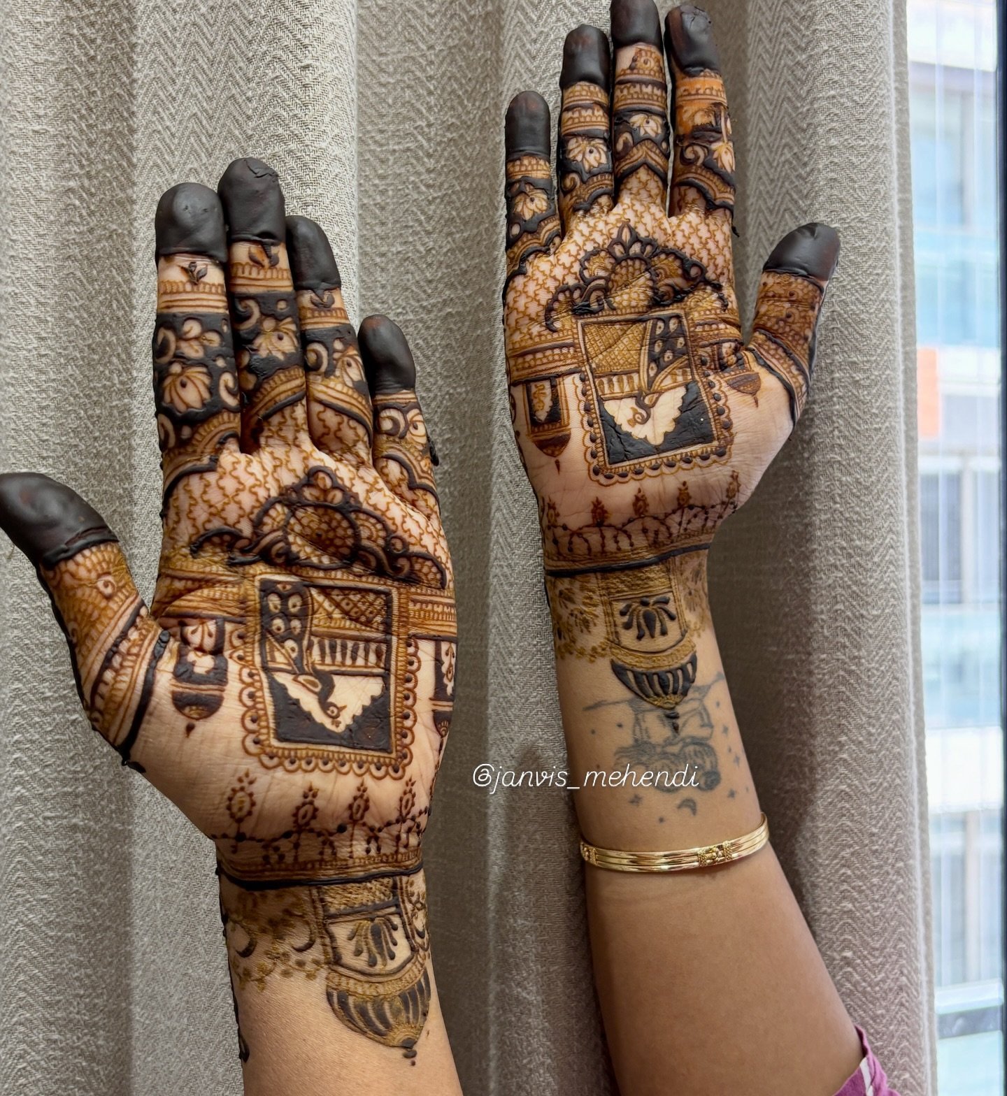 Beauty & Wardrobe in Surat – Janvi's Mehendi – photo 2